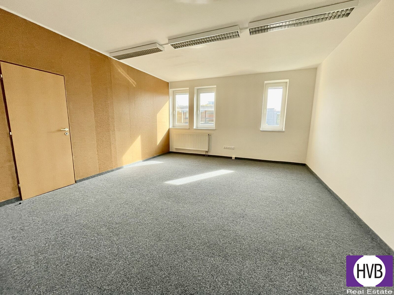 Pronájem kanceláře 112 m² – fotografie 2