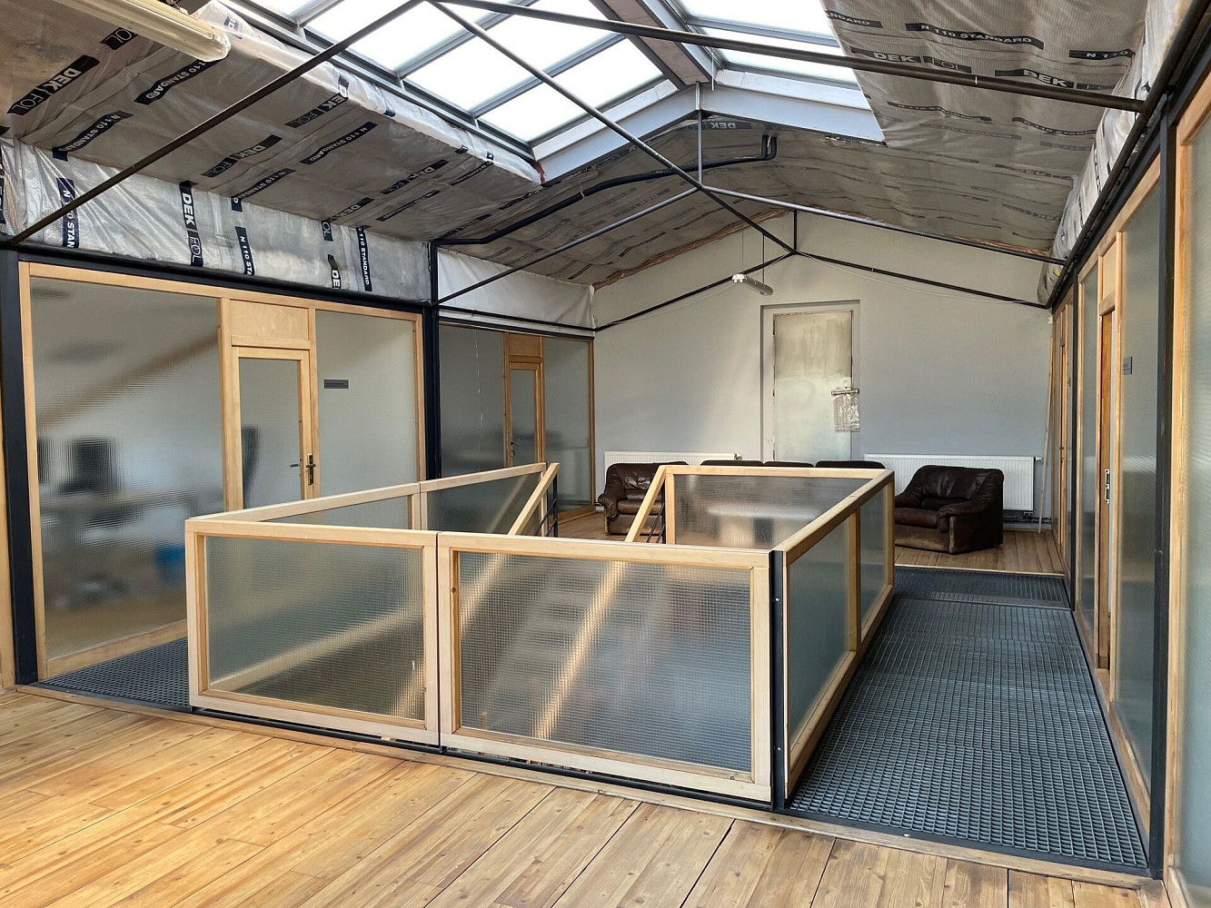 Pronájem obchodních prostor 400 m² – fotografie 3