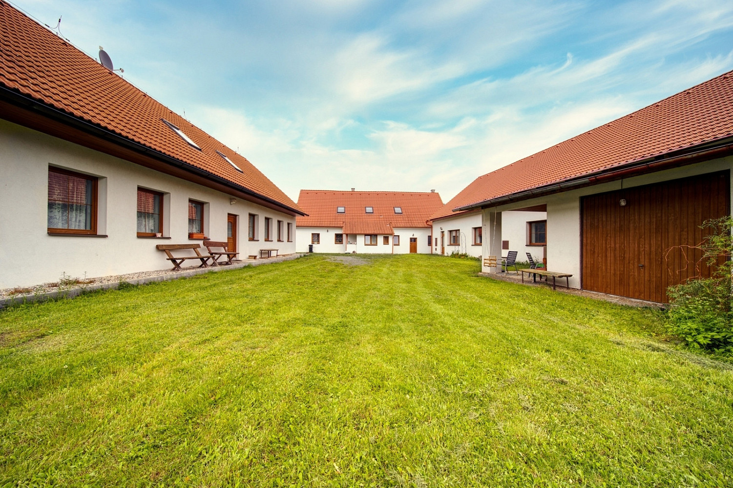 Prodej domu 450 m² s pozemkem 2 500 m² — photo 2