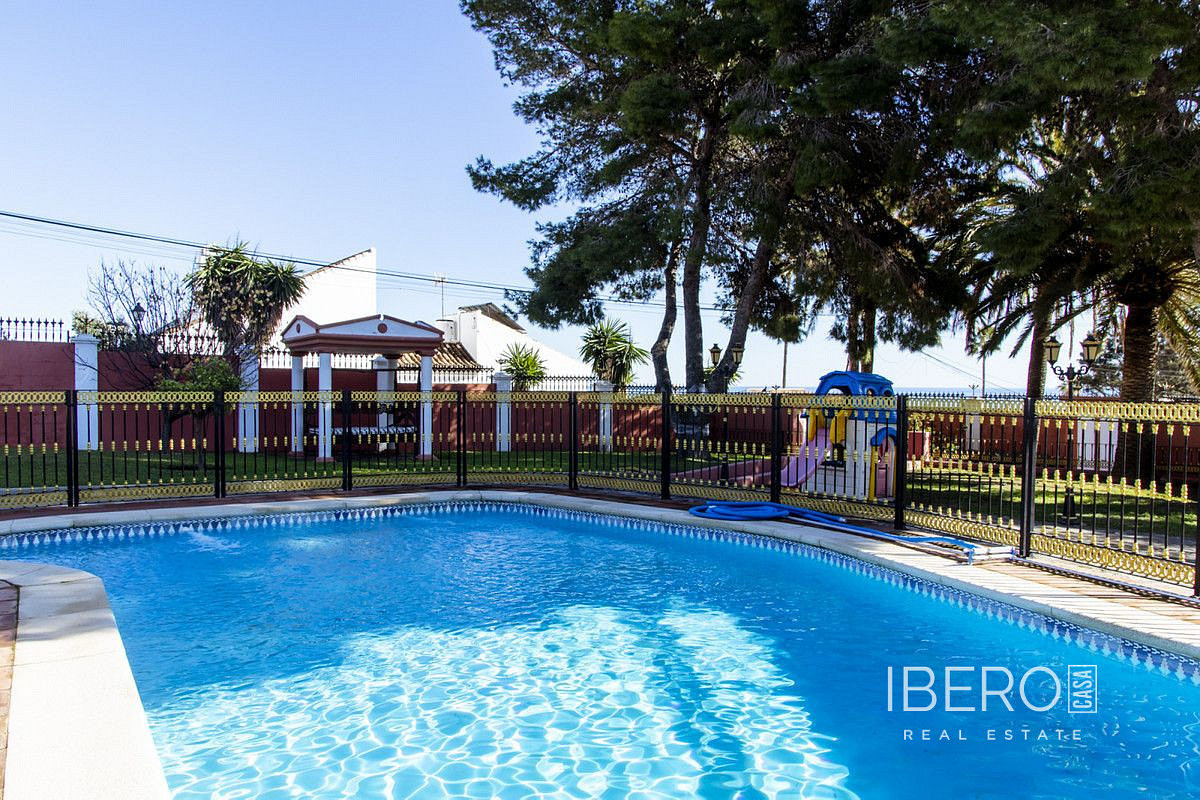 Casa 7+kk – Estepona, Barriada Islas Canarias - Más
