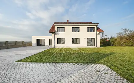 Prodej domu 228 m² s pozemkem 1 348 m², Žižice - Osluchov, okres Kladno