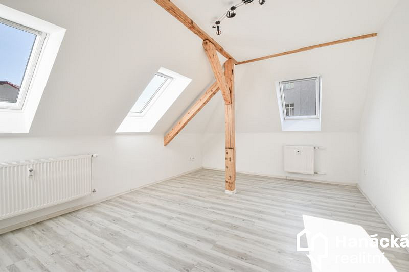 Pronájem bytu 2+kk 45 m² – fotografie 3