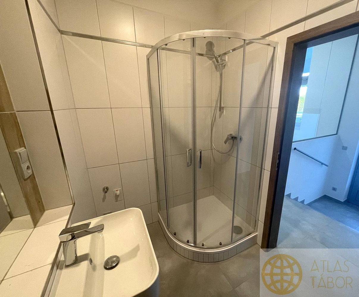 Pronájem bytu 1+kk 23 m² – fotografie 2