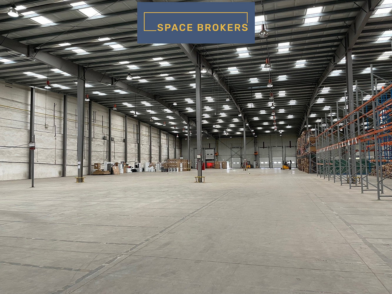 Pronájem skladovacích prostor 2 300 m² – fotografie 2