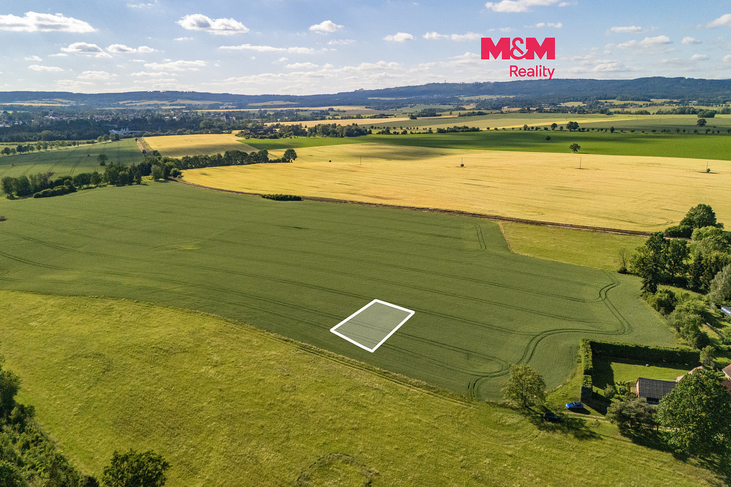 Prodej pole 1 104 m²