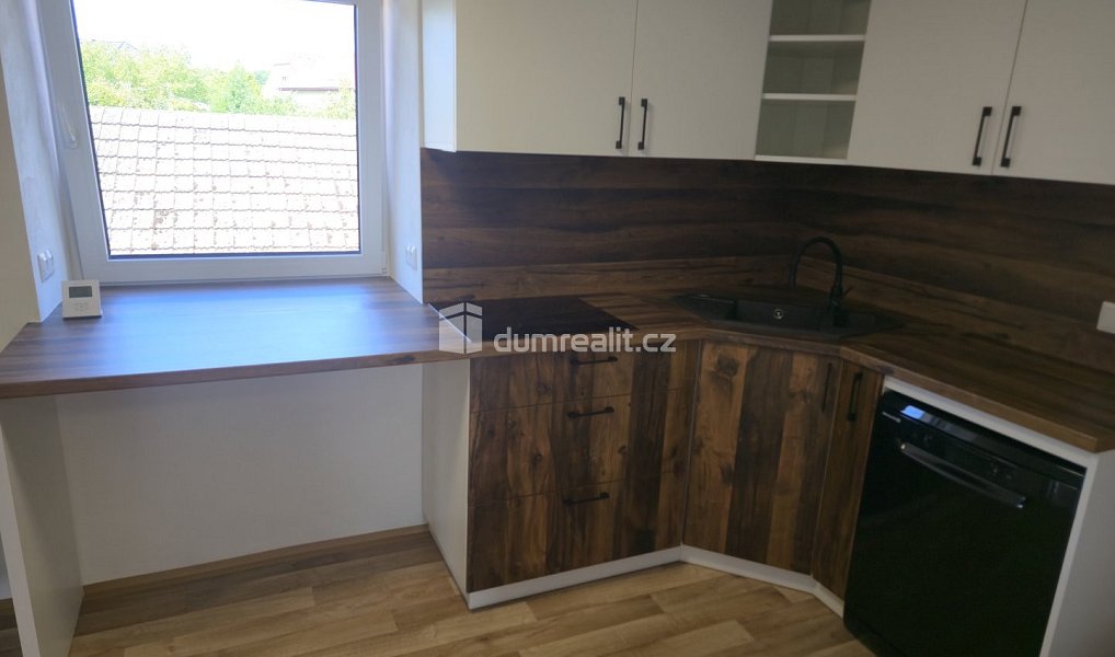 Pronájem bytu 3+1 86 m², Všejany – náhled fotky 2