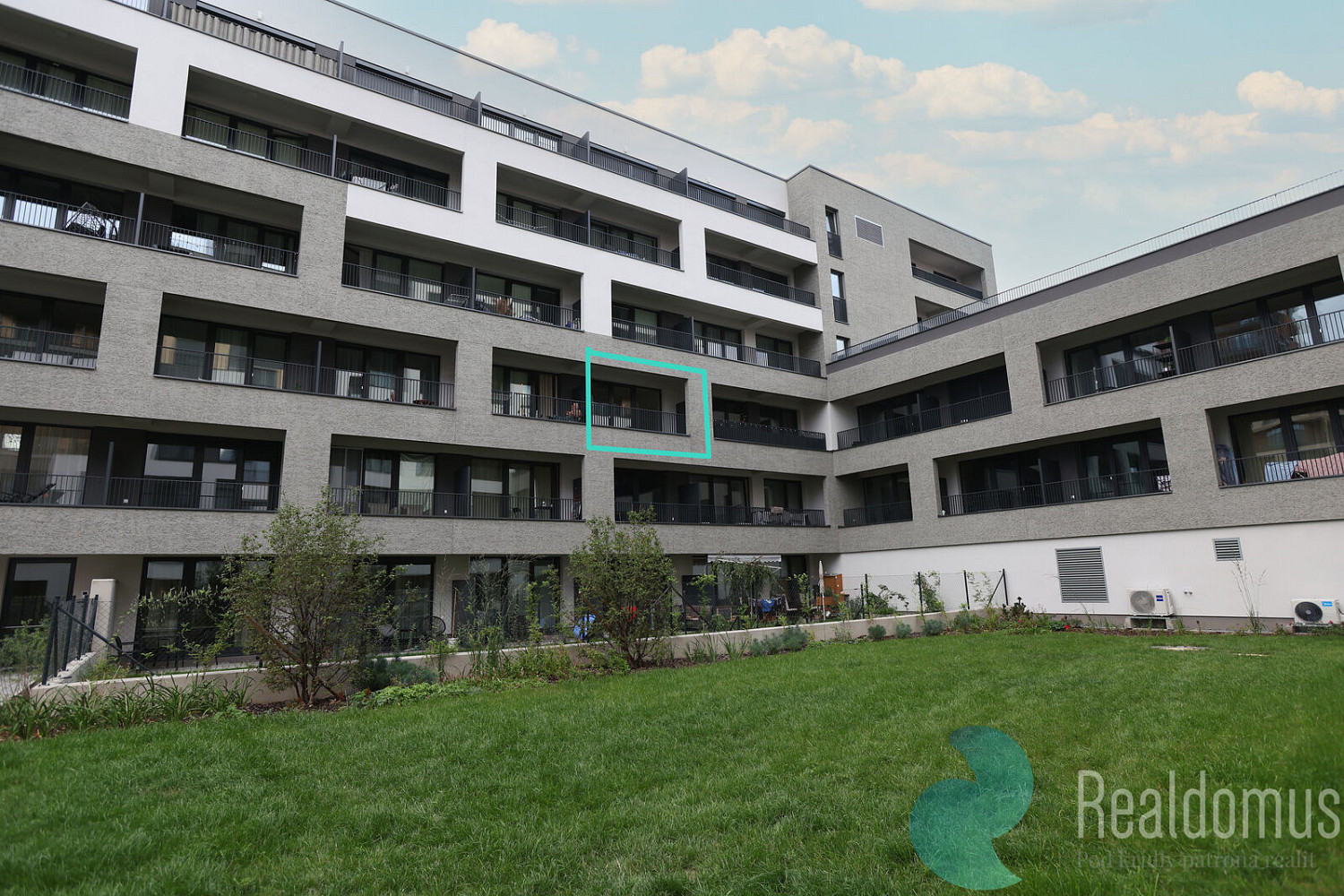 Pronájem bytu 1+kk 33 m² – fotografie 2