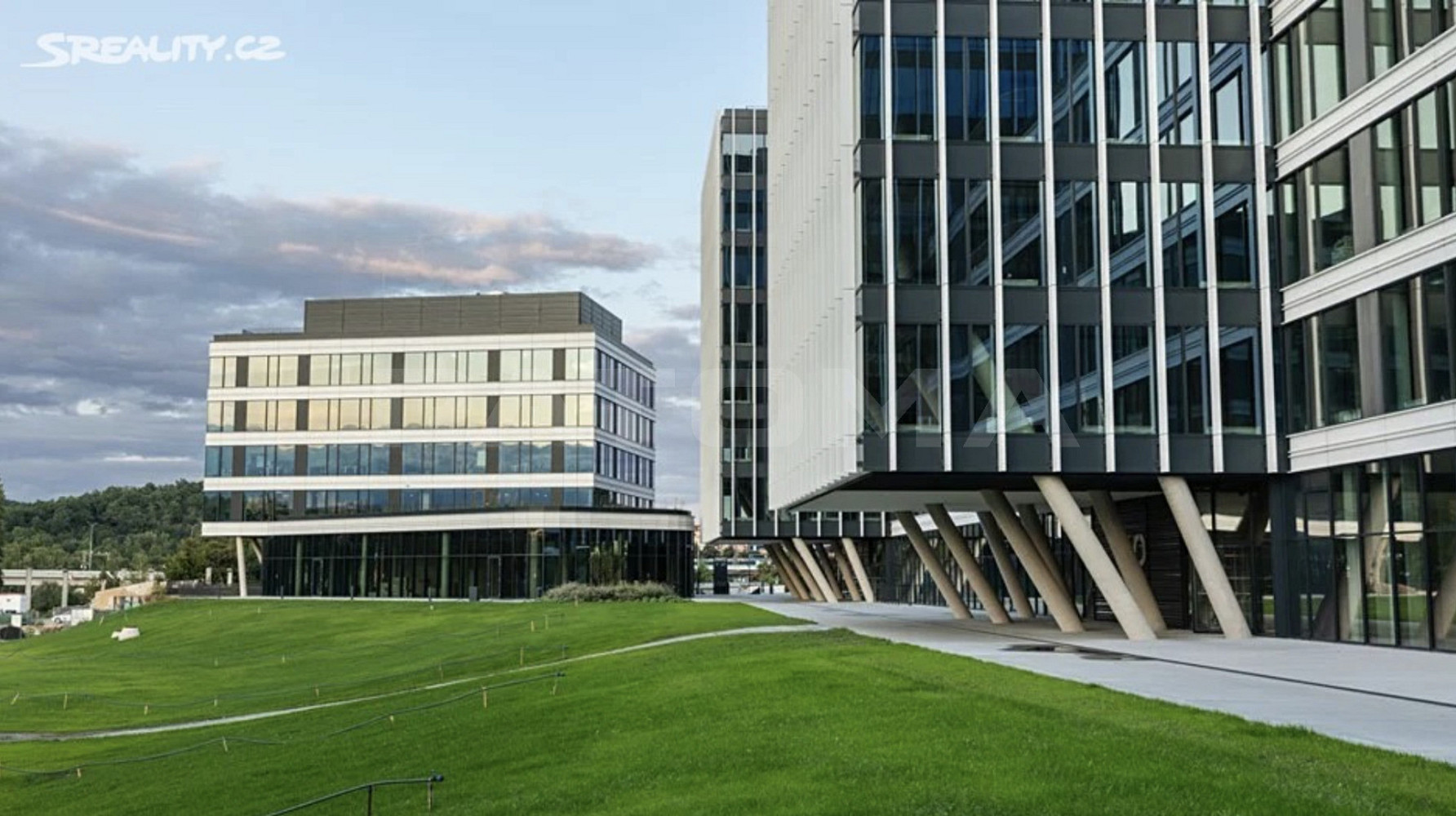 Pronájem kanceláře 1 208 m²