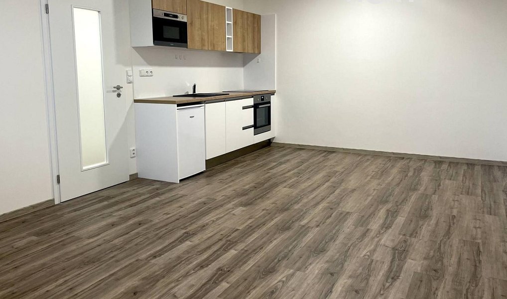 Pronájem bytu 1+kk 38 m², Zlín – náhled fotky 2