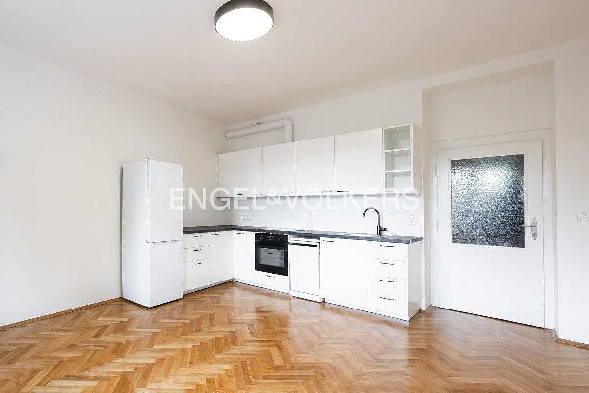 Pronájem bytu 3+kk 82 m² — photo 2
