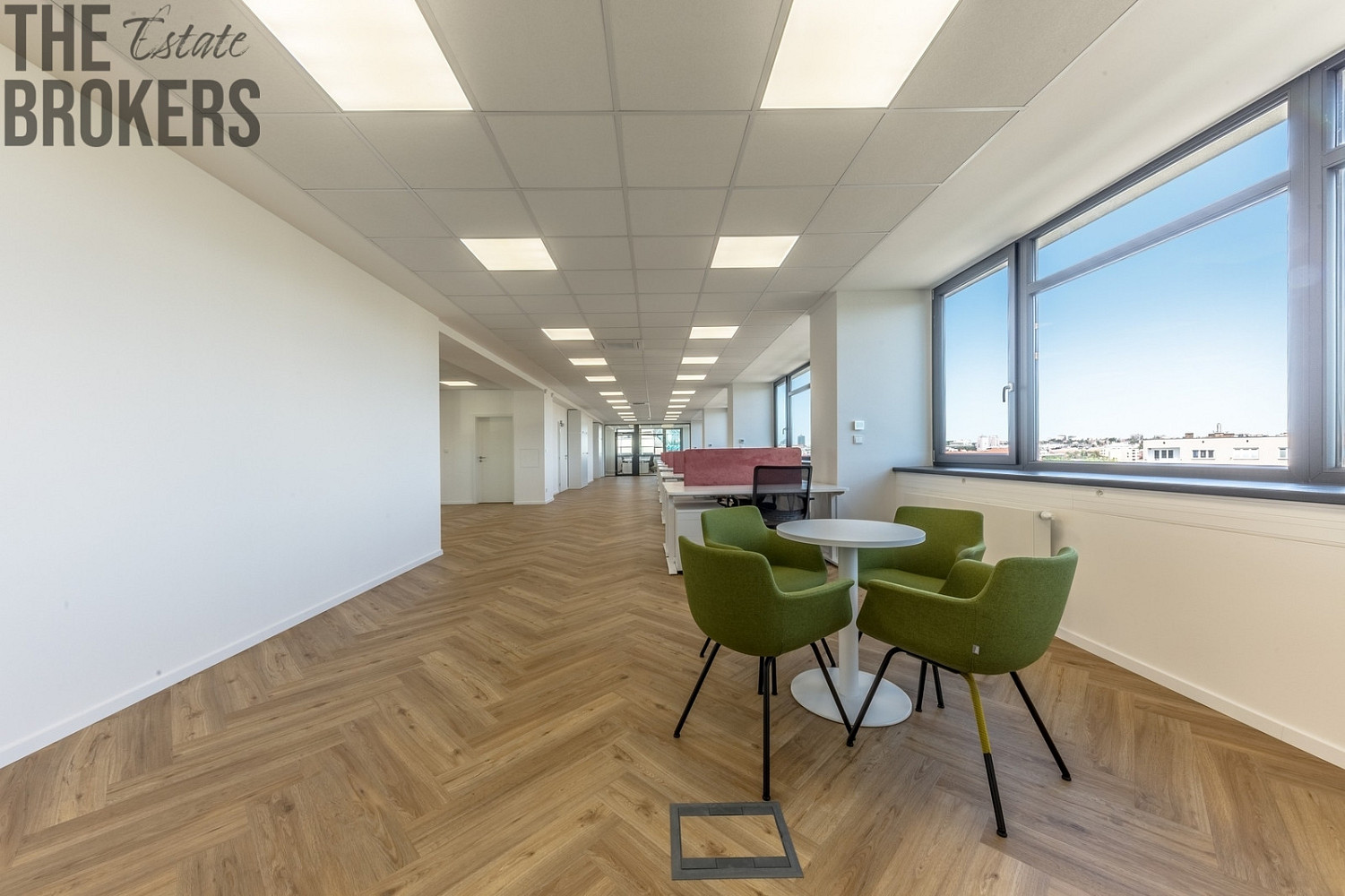 Pronájem kanceláře 375 m² – pohled 3