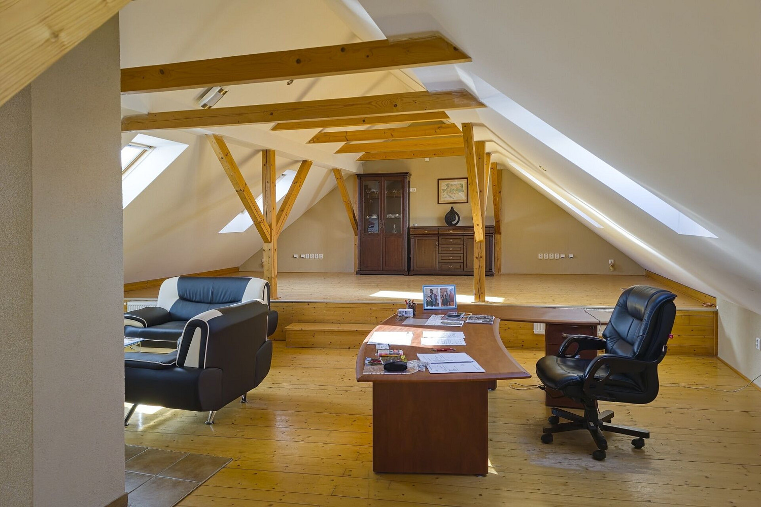 Pronájem výrobních prostor 1 100 m² – fotografie 2