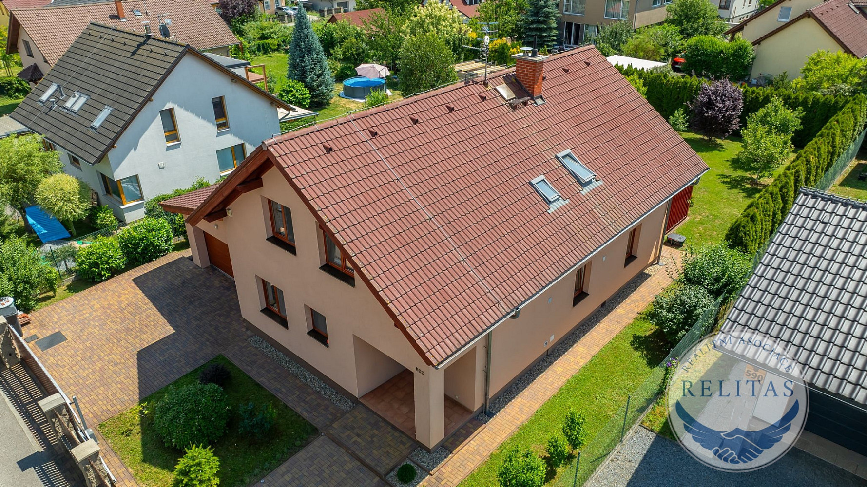 Prodej domu 195 m² s pozemkem 813 m² — photo 2