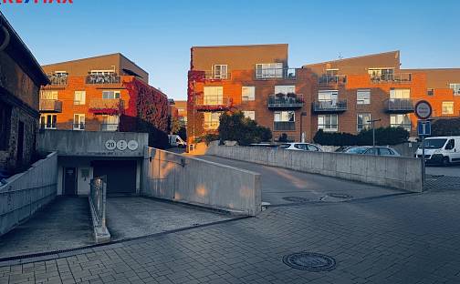 Garážové stání v rezidenčním komplexu Zahrady Uhříněves., Hulanova, Praha 10 - Uhříněves