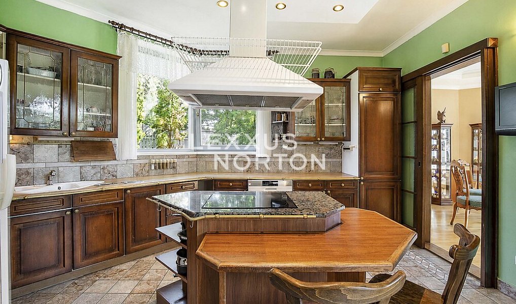 Prodej domu 609 m² s pozemkem 2 267 m², Vestec – náhled fotky 3
