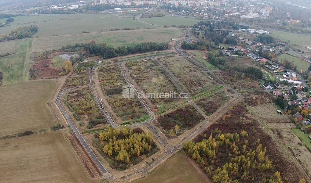 Prodej stavebního pozemku 1 659 m², Ostrov – náhled fotky 9