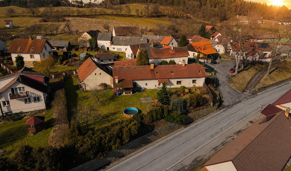 Prodej domu 206 m² s pozemkem 1 607 m², Újezdec – náhled fotky 19