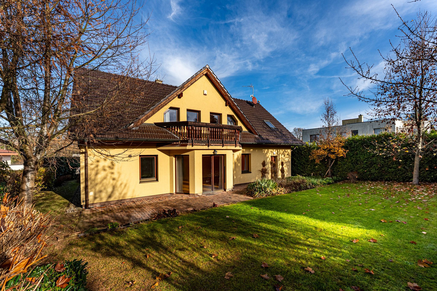 Pronájem domu 300 m² s pozemkem 713 m² — photo 2