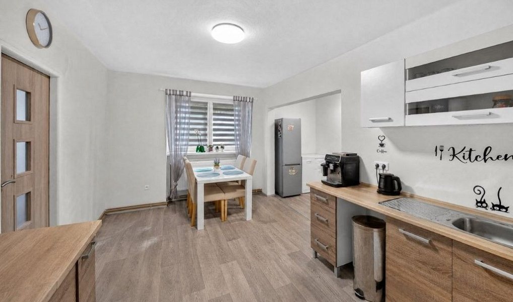 Prodej domu 247 m² s pozemkem 976 m², Bříza – náhled fotky 2