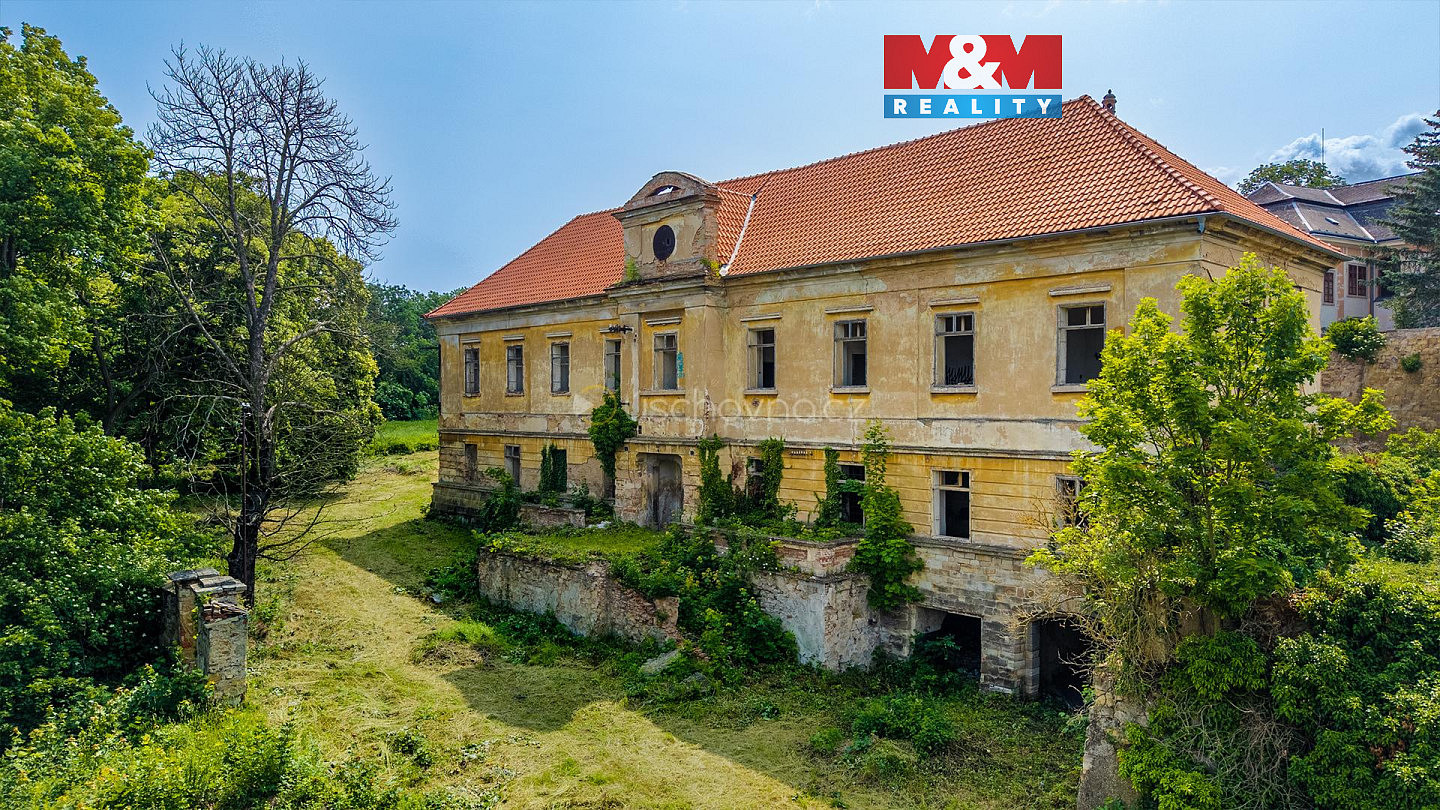Prodej historického objektu, 5000 m2, zvoleněves