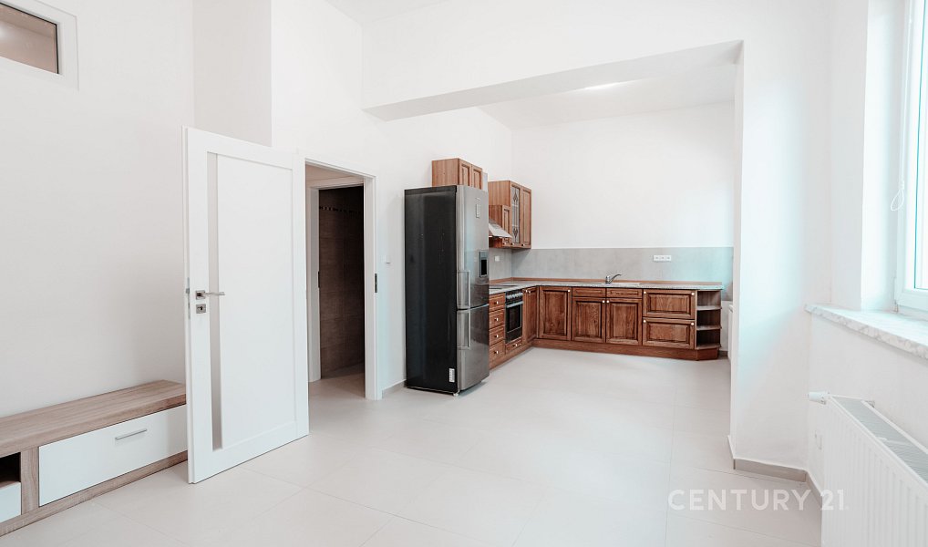 Pronájem bytu 2+kk 64 m², Jindřichův Hradec – náhled fotky 3