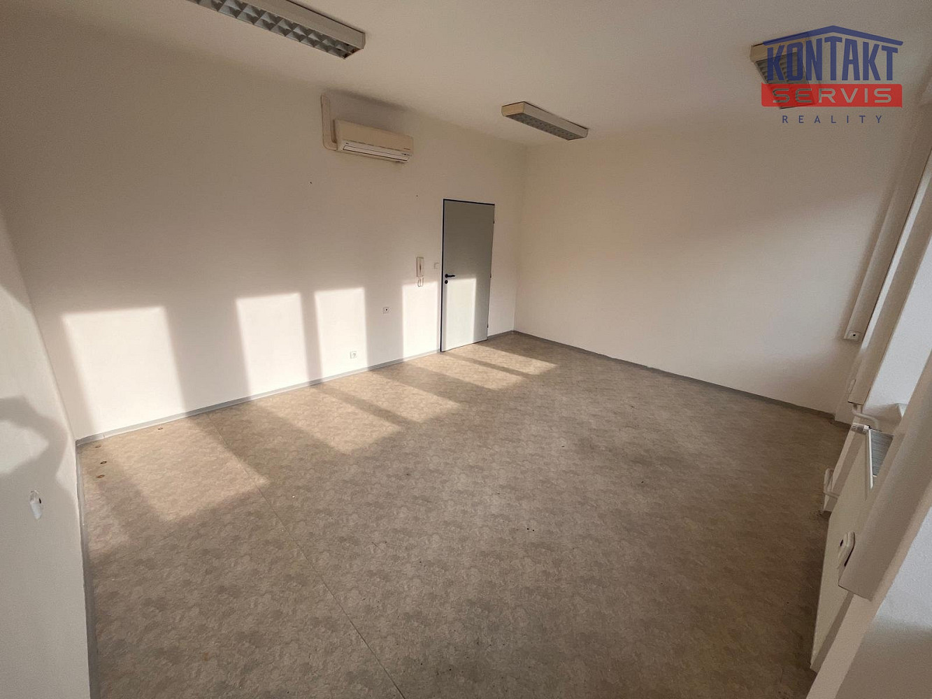 Pronájem kanceláře 15 m² – fotografie 2