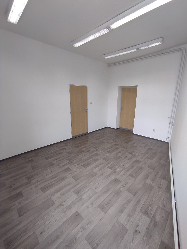 Pronájem kanceláře 80 m² – fotografie 4