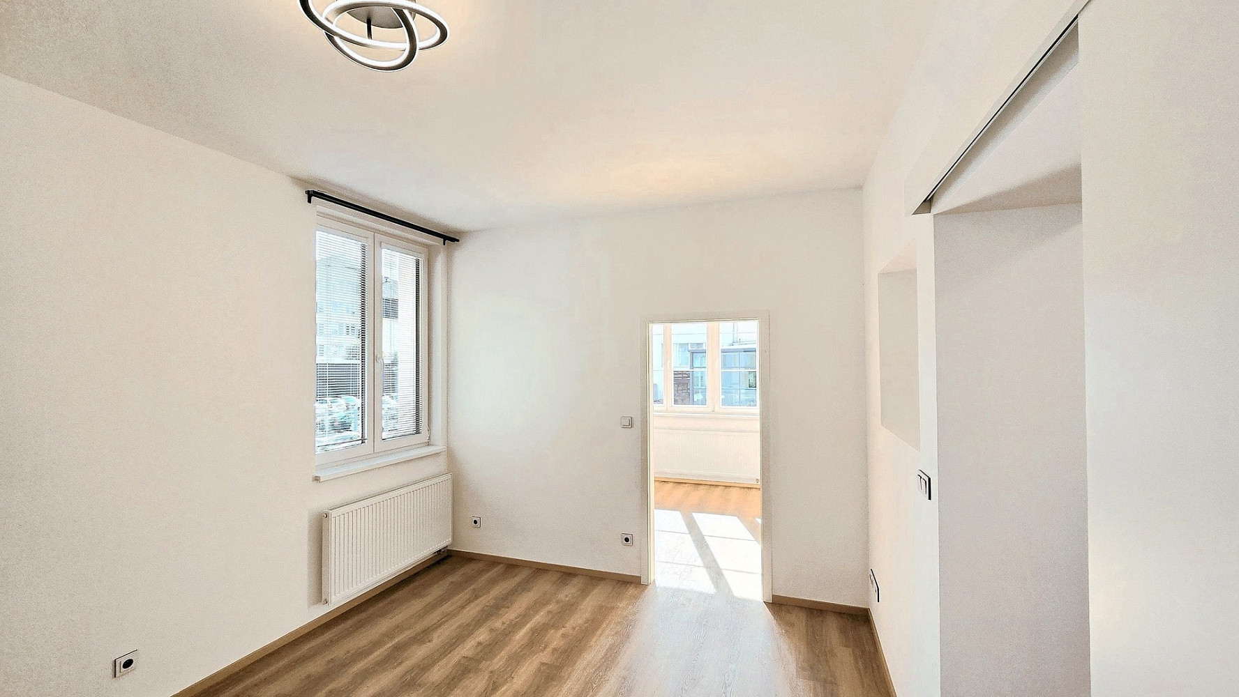 Pronájem bytu 2+kk 38 m² – fotografie 4
