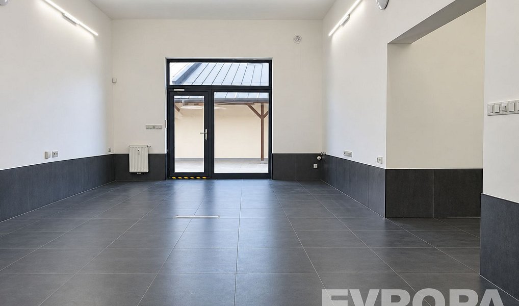 Pronájem výrobních prostor 200 m², Nová Paka – náhled fotky 2