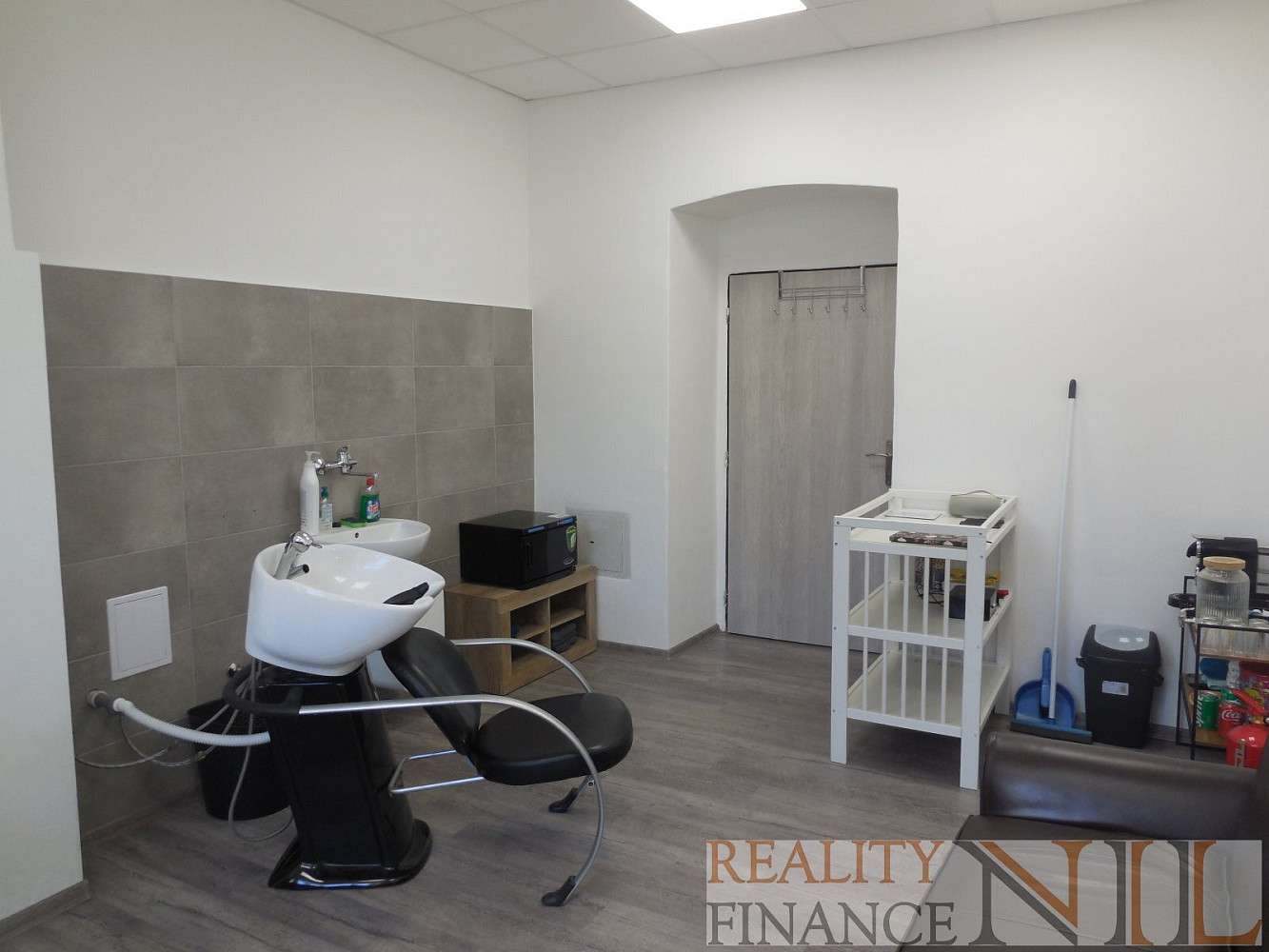 Pronájem komerčního objektu (jiného typu) 15 m² – fotografie 4