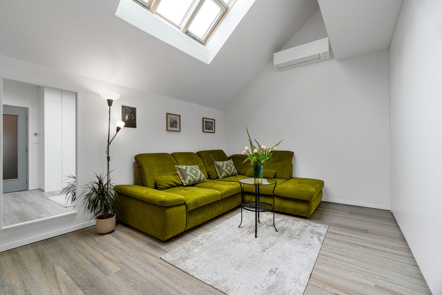 Prodej bytu 1+kk 77 m² – fotografie 5