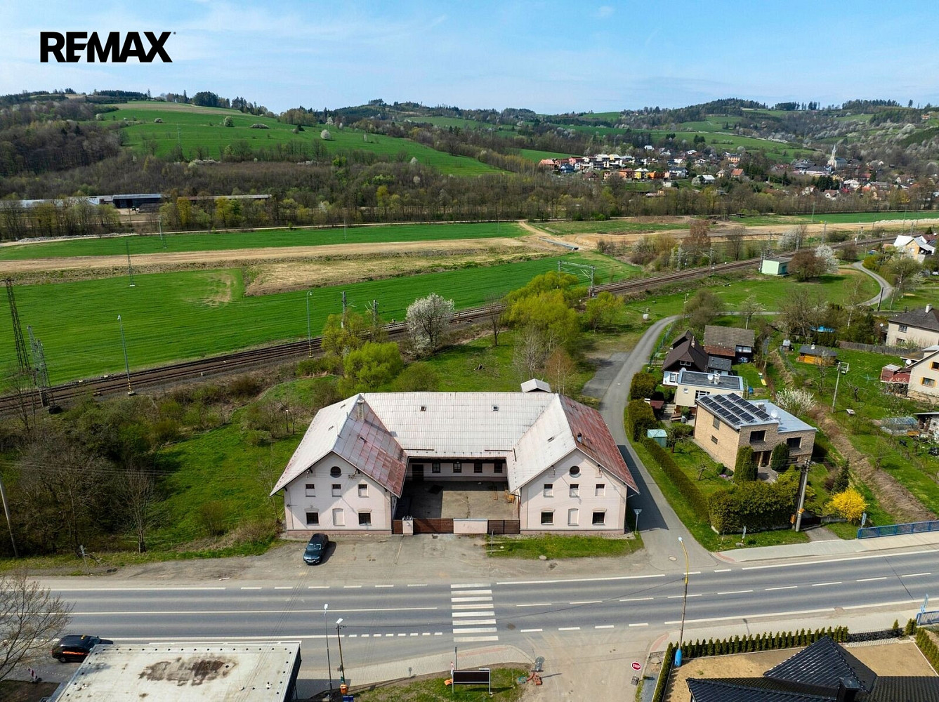 Prodej obchodních prostor 1 080 m² – fotografie 2