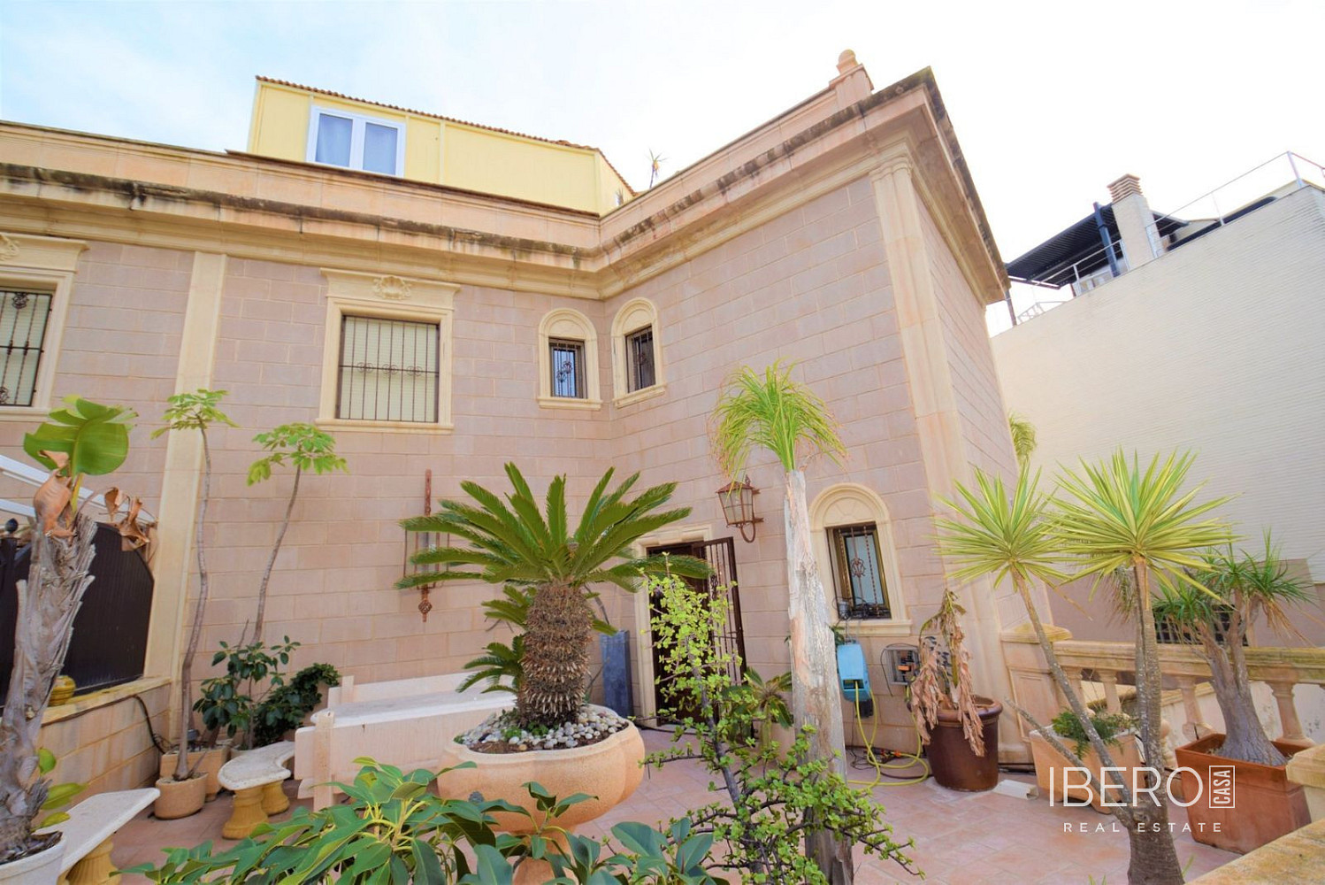 Prodej domu 419 m² s pozemkem 303 m²
