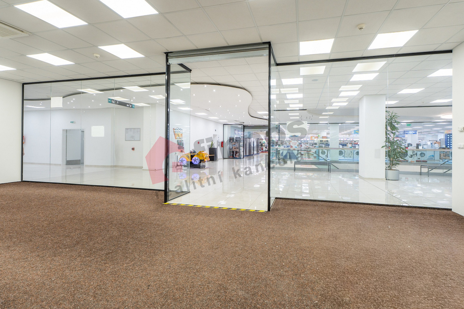 Pronájem obchodních prostor 81 m² – fotografie 5