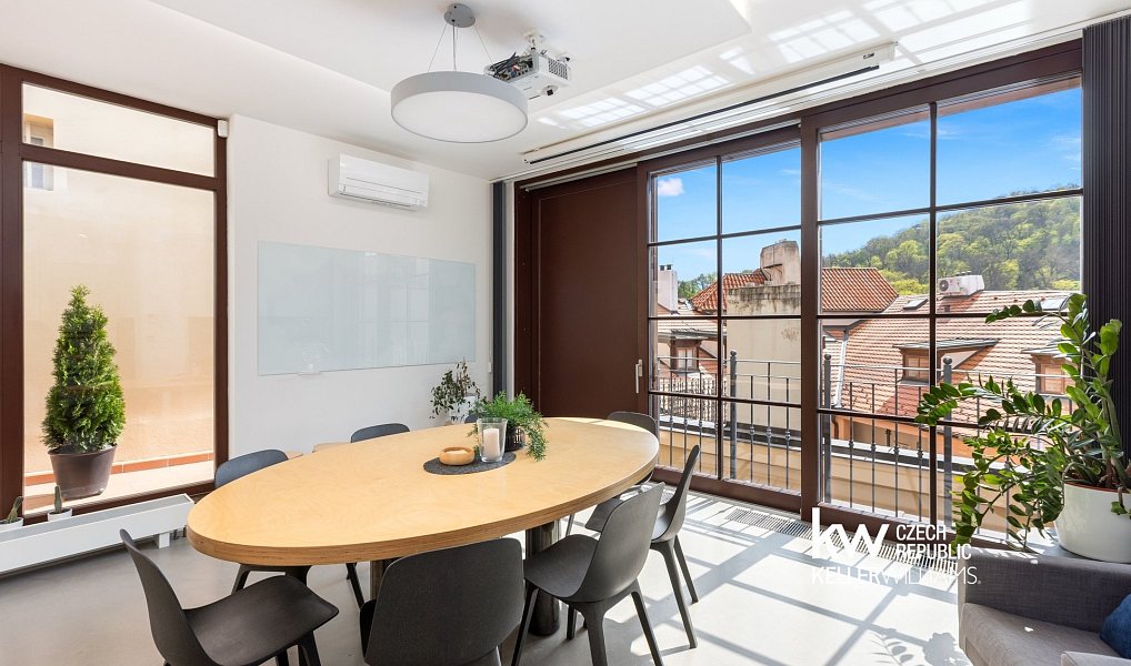 Prodej obchodních prostor 204 m², Praha – náhled fotky 2