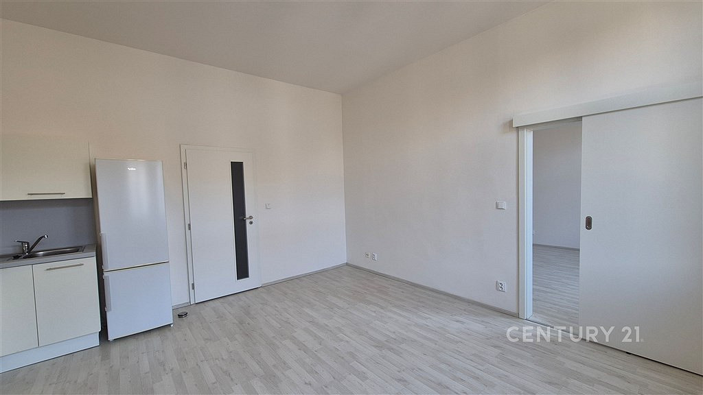 Pronájem bytu 1+1 57 m² - Więcej