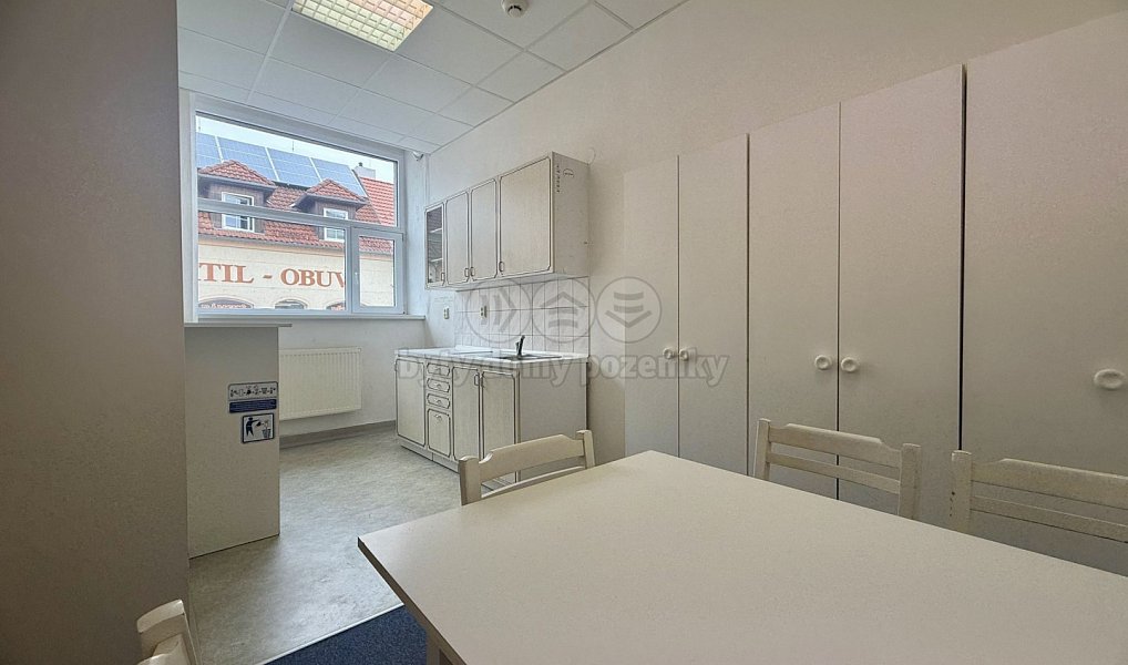 Pronájem kanceláře 120 m², Blatná – náhled fotky 7