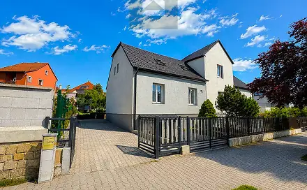 Prodej domu 200 m² s pozemkem 296 m², Zborovská, Plzeň - Doudlevce