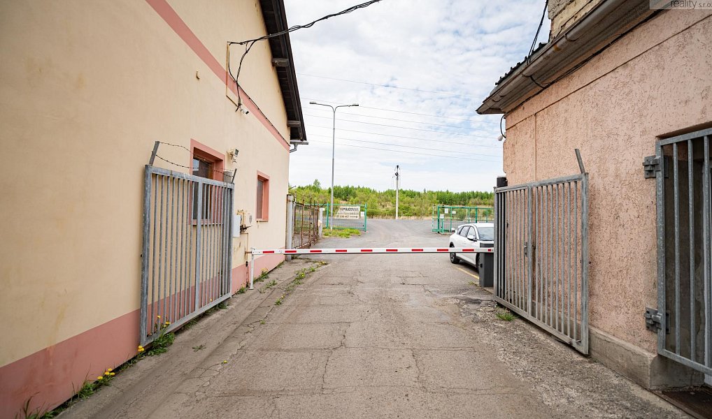 Prodej skladovacích prostor 1 652 m², Horní Jiřetín – náhled fotky 4