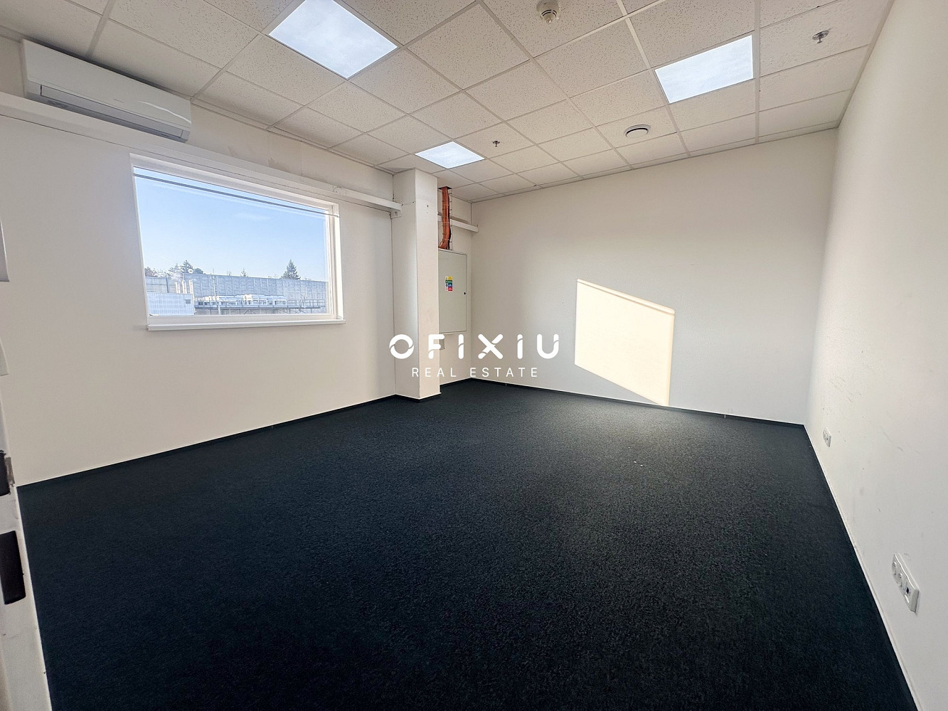 Pronájem kanceláře 197 m² – fotografie 4
