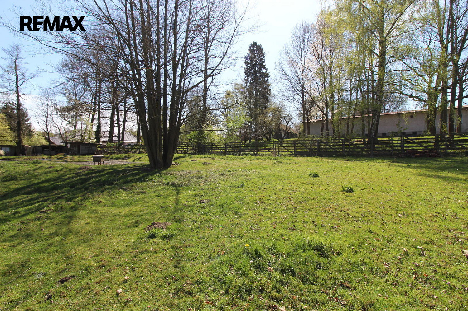 Prodej stavebního pozemku 2 004 m² – fotografie 5