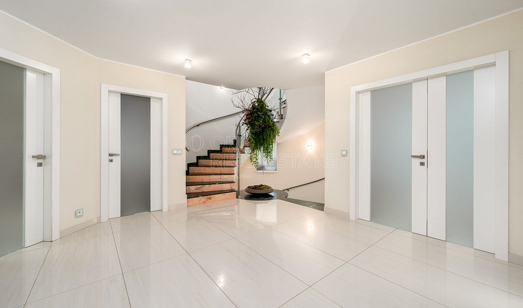 Prodej domu 546 m² s pozemkem 1 608 m², Zvole – náhled fotky 16
