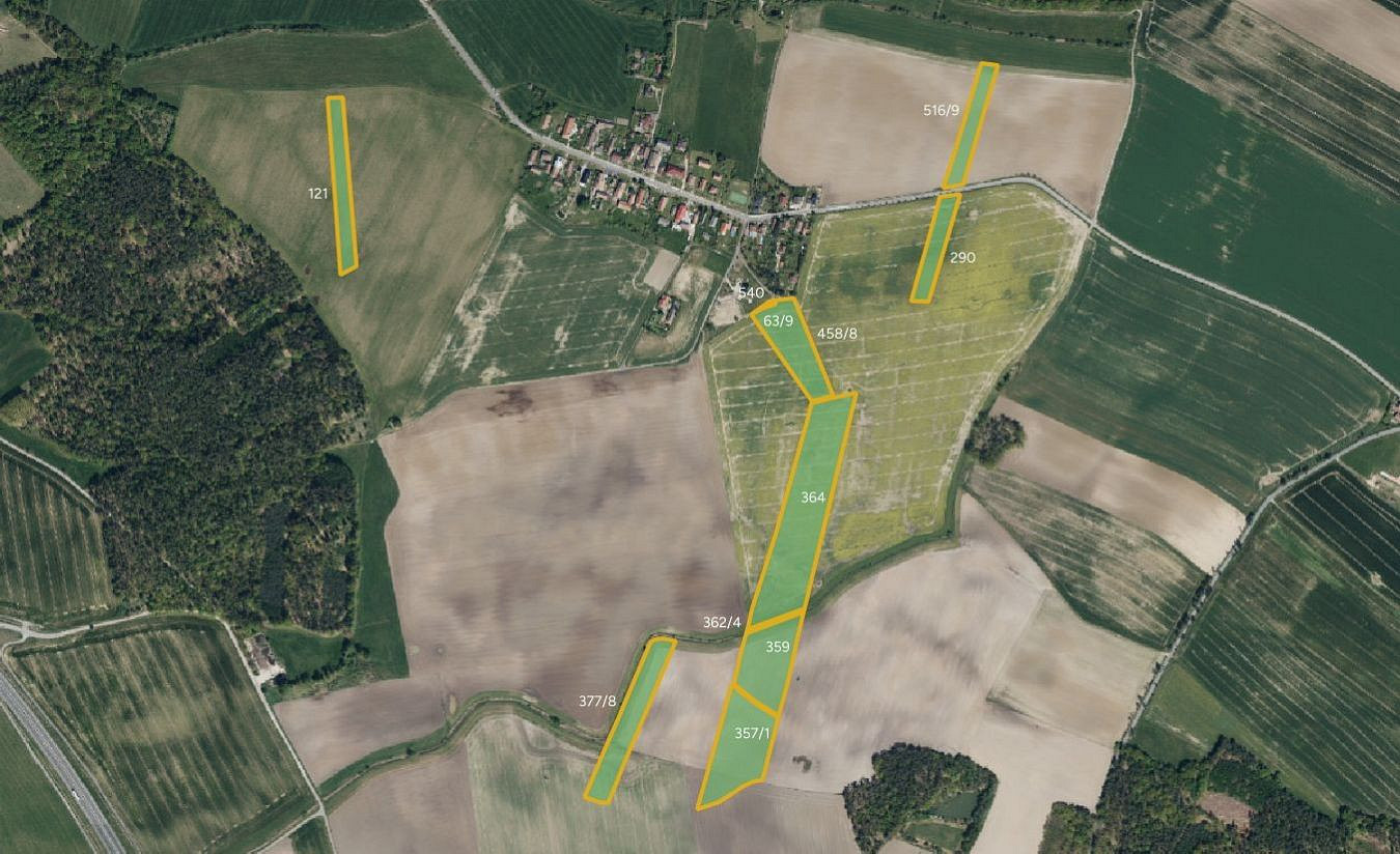 Prodej pole 37 332 m²