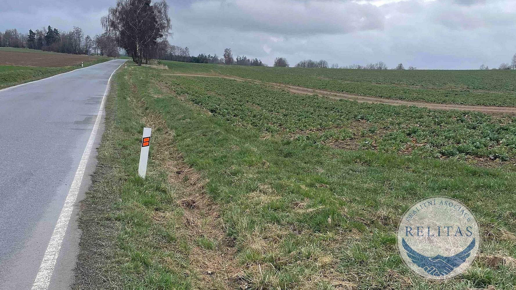 Prodej stavebního pozemku 1 300 m² – fotografie 4