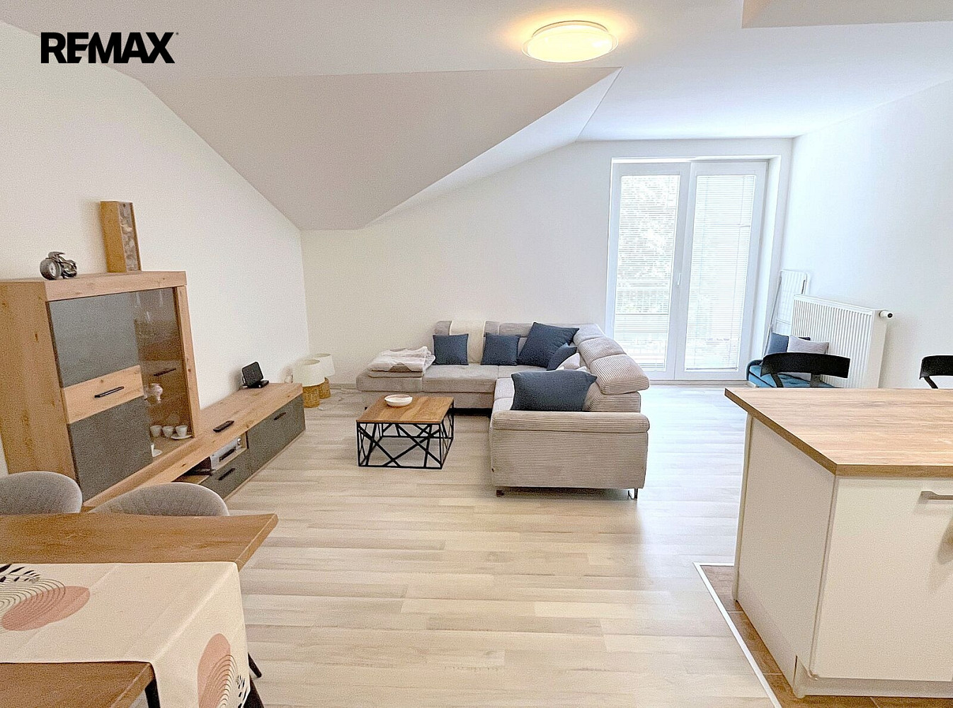Pronájem bytu 2+kk 64 m² — photo 2