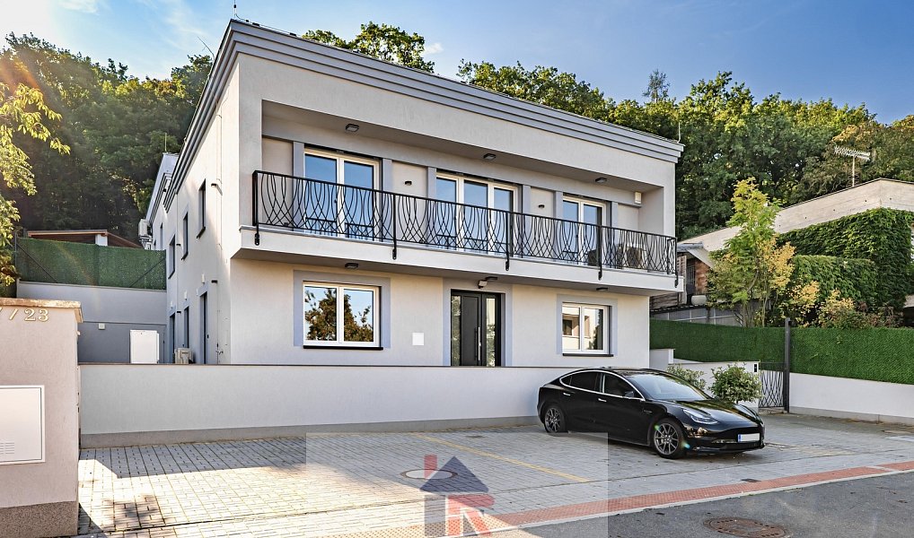 Prodej domu 770 m² s pozemkem 659 m², Praha – náhled fotky 2