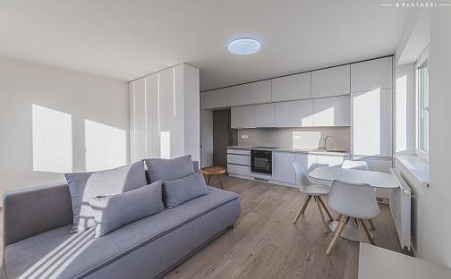 Pronájem bytu 1+kk 40 m², Antonína Petrofa, Hradec Králové - Nový Hradec Králové