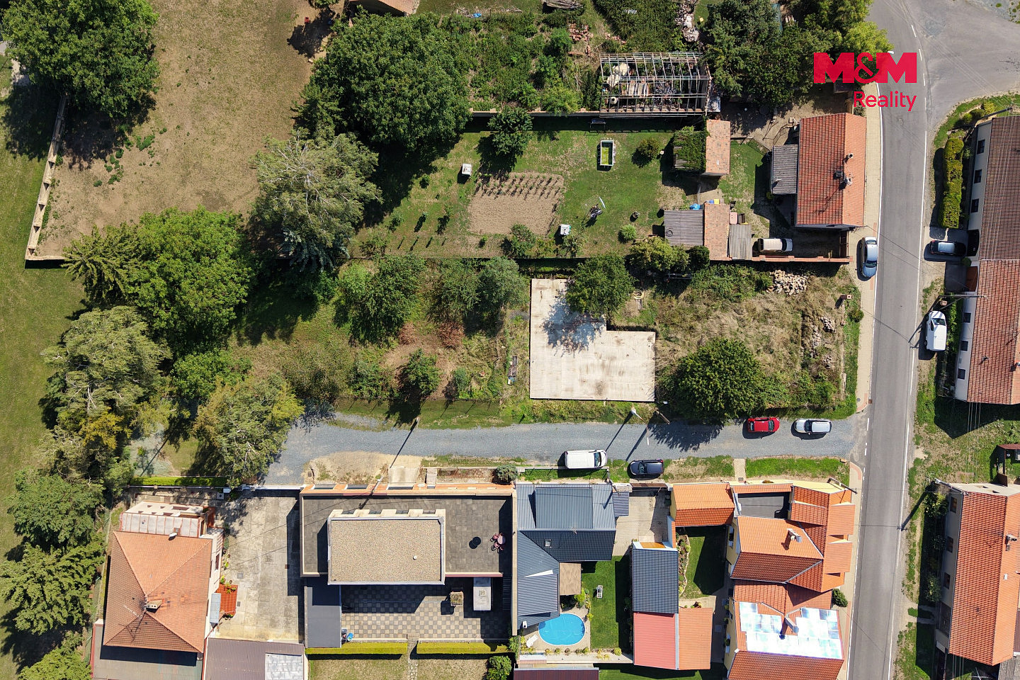 Prodej stavebního pozemku 676 m² – fotografie 2