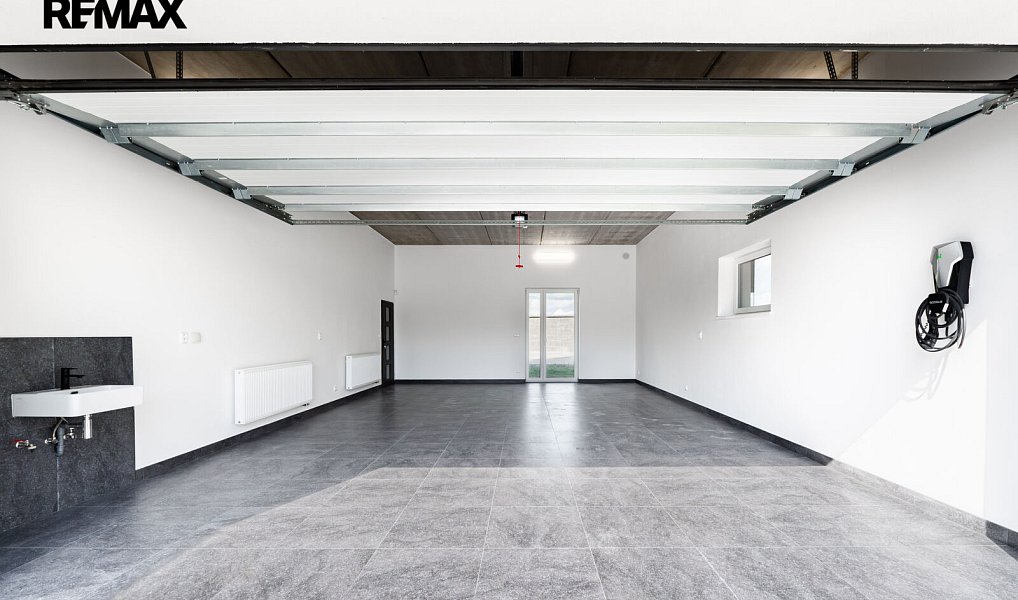 Prodej domu 329 m² s pozemkem 1 034 m², Sluhy – náhled fotky 20