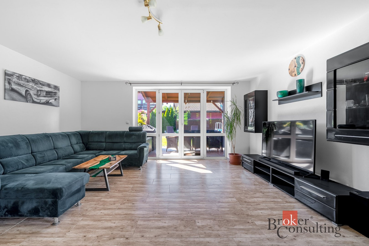 Prodej domu 222 m² s pozemkem 701 m² – pohled 2